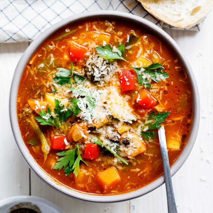 Veggies broth detox tortellini